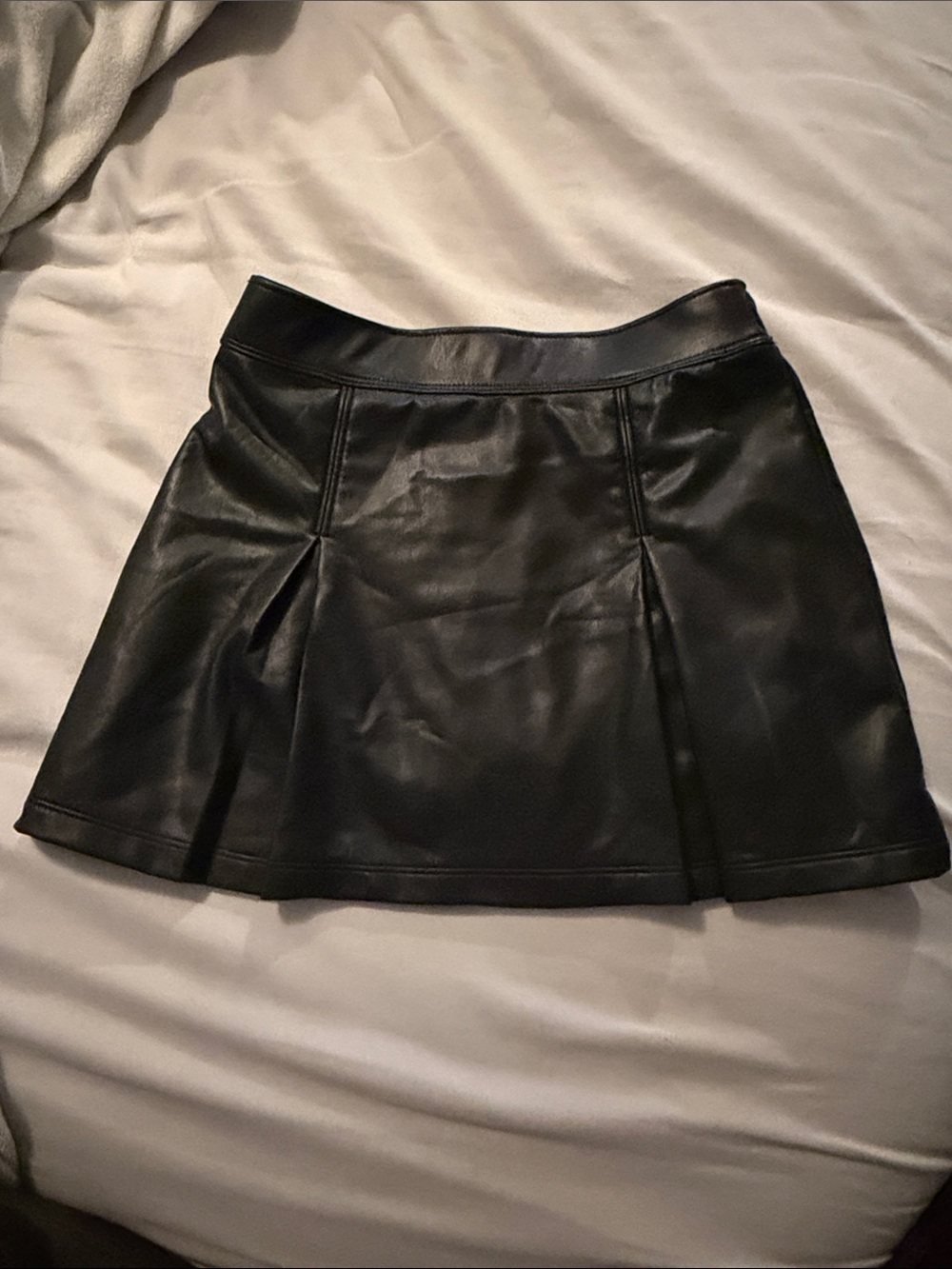 Girls A&F Kids Faux Leather Pleated Mini Skort- Black